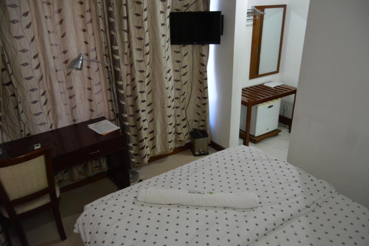 Florida Executive Inn Dar es Salaam Esterno foto
